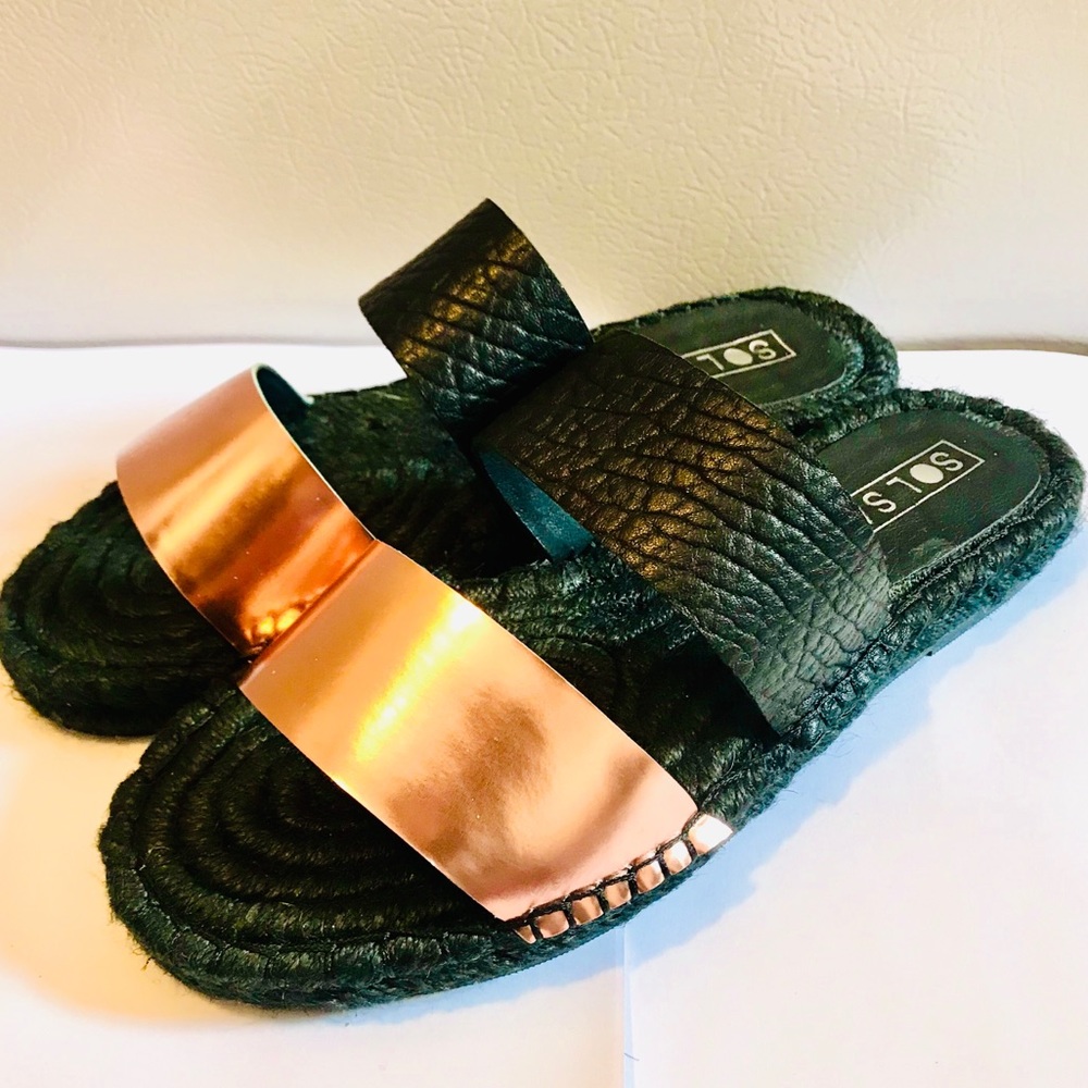 New Sol Sana flip flops Size 8